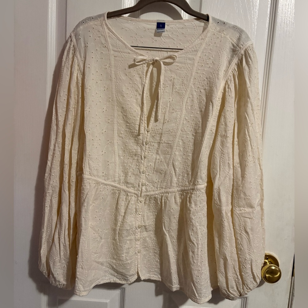 Old Navy Cream Eyelet Tie-Front Bubble Sleeve Blouse